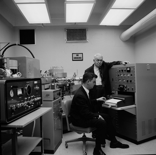 Bartholomew Nagy (foreground) and Harold Clayton Urey in laboratory