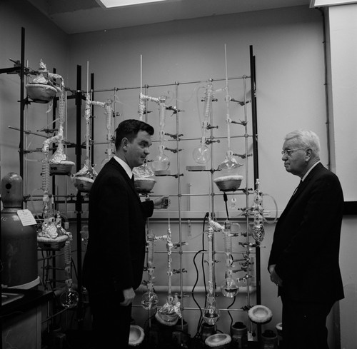 Bartholomew Nagy (left) and Harold Clayton Urey in laboratory