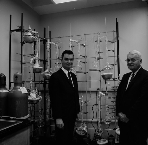 Bartholomew Nagy (left) and Harold Clayton Urey in laboratory