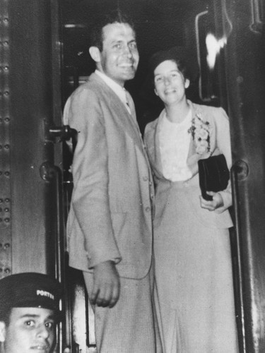 Roger Revelle and Ellen Revelle on the steps of a train leaving Los Angeles for trip to Bergen, Norway