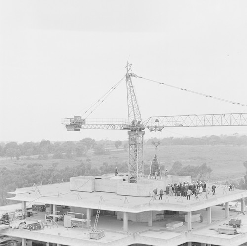 Topping off Giesel Library building, UC San Diego