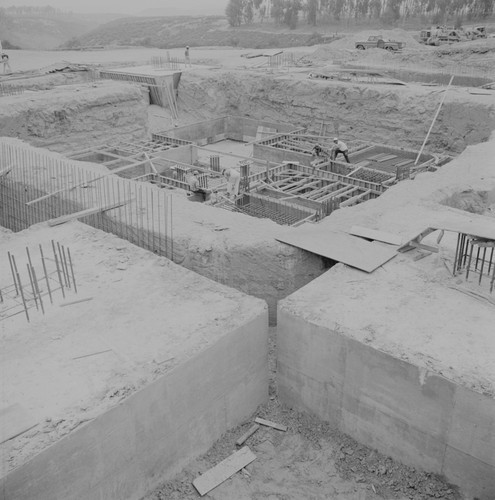 Construction of reinforced concrete pads for Geisel Library, UC San Diego