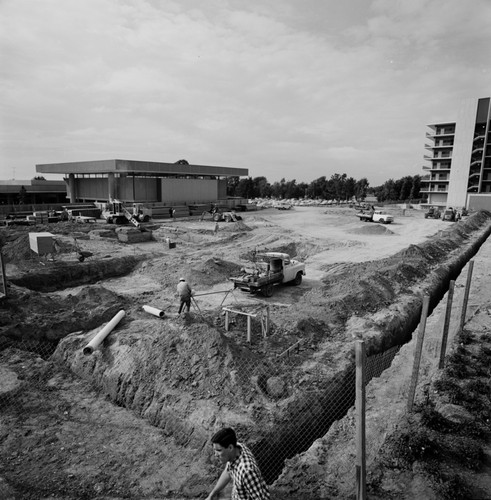 Construction of Revelle College dormitories, UC San Diego