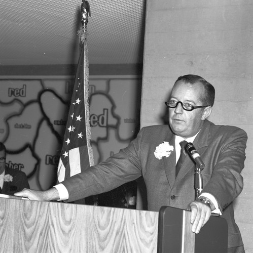 Clayton Brace (Master of Ceremonies) at Library dedication, UC San Diego