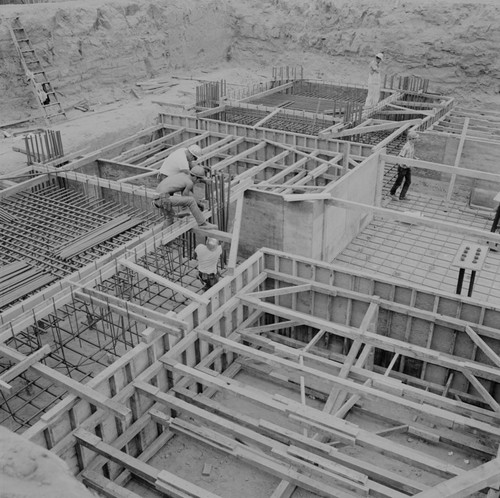 Construction of reinforced concrete pads for Geisel Library, UC San Diego