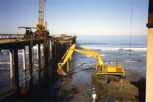 Ellen Browning Scripps Memorial Pier (left) used to disassemble the Scripps Pier (right), Scripps Institution of Oceanography