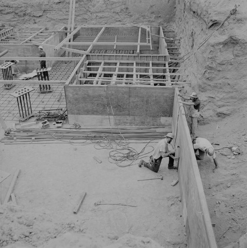 Construction of reinforced concrete pads for Geisel Library, UC San Diego