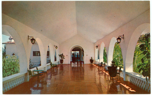 Open-Air Corridor, La Jolla, California