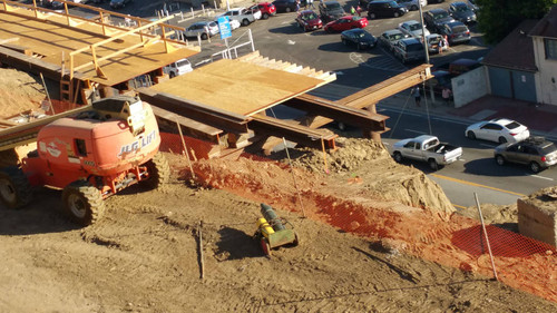 California Incline construction site overlooks Pacific Coast Highway ...