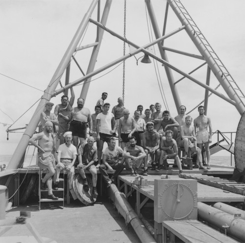 Scientific members and ship crew on the fantail of R/V Horizon