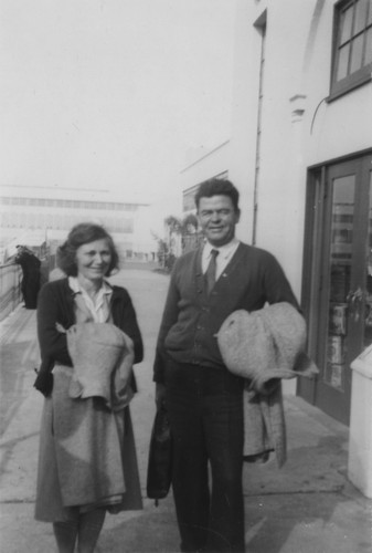 Carl L. Hubbs and Laura Clark Hubbs on the campus of the Scripps Institution of Oceanography