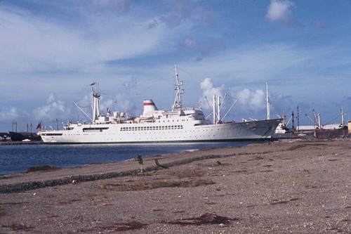 Soviet R/V Academik Kurchatov, with 65 scientists and weighing 60000 tons, Curaçao