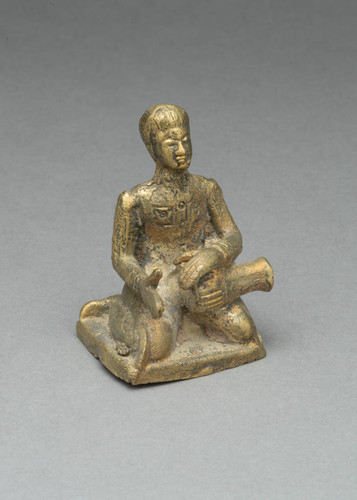 Figurine Playing Skor Daey (Drum)