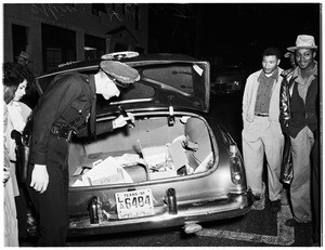 Police chase burglar suspect, 1952