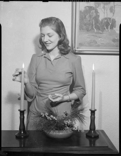 Betty Hanna lighting candles, 1941