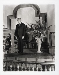 Royal Simonds at the pulpit, Petaluma, California, 1938