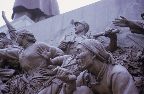 Monumental sculpture, Long Live the Victory of Mao Zedong Thought (3 of 6)