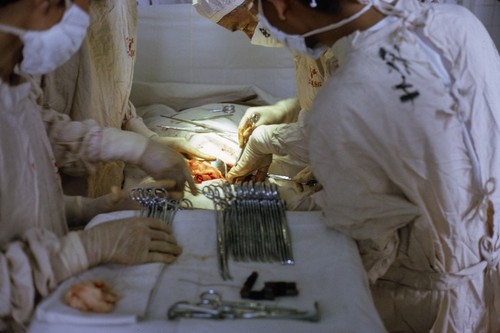 Luda Shi No. 2 People's Hospital, surgeons performing surgery (2 of 7)