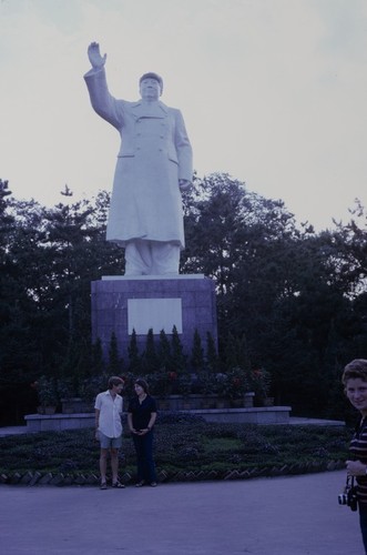 Statue of Chairman Mao Zedong (1 of 2)