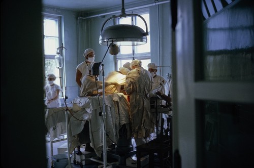 Luda Shi No. 2 People's Hospital, surgeons performing surgery (3 of 7)