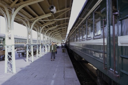 Tianjin railway station platform (2 of 2)