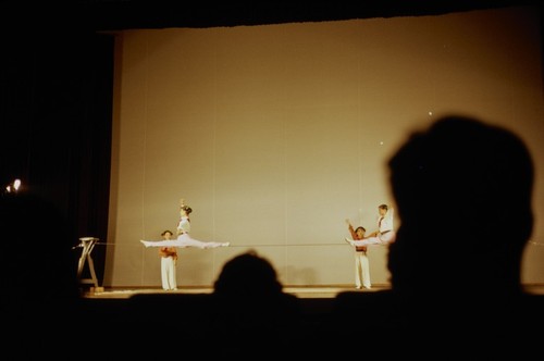 Performance by acrobats (5 of 8)