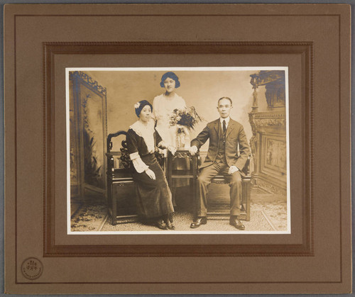 Family portrait photo of the Chin family