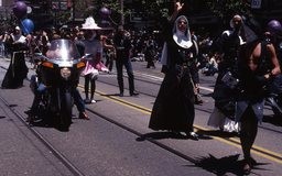 Sisters juin 1983-J-B-CARHAIX-2