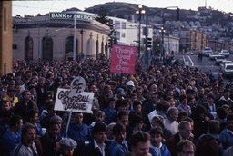 Première manif des victimes-Derrière la bannière-4-mai 1983-J-B-CARHAIX