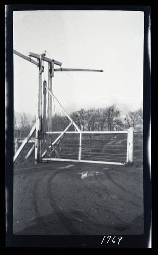 Hydraulic Gate, A.H. Humphrey Orchard