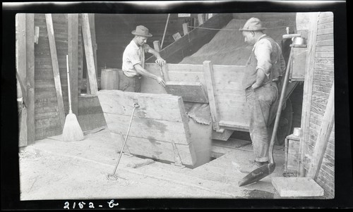 Elevators and Farm Storage, Lincoln Elevator (Farm Bureau) (b)