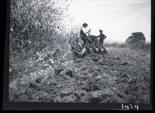 Heavy Disc Plow (Knapp), Santa Clara Valley, California