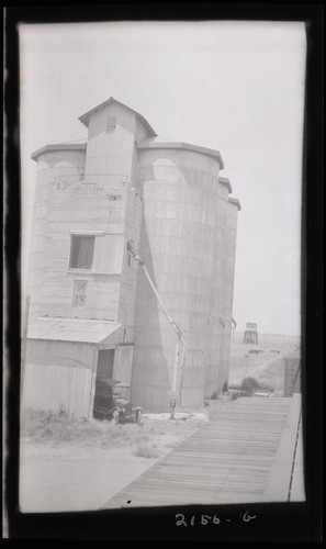 Elevator, Andrew Kaiser, Artois, California (b)