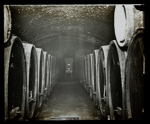 Winegrowers Corporation: Inglenook, Aging in wood casks