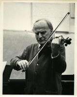 Yehudi Menuhin playing the violin, 1986 [descriptive]