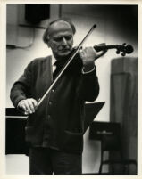 Yehudi Menuhin playing the violin, 1986 [descriptive]