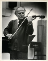 Yehudi Menuhin playing the violin, 1986 [descriptive]