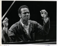 Andre Watts playing the piano in rehearsal, Los Angeles, 1986 [descriptive]