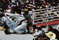 Macuiltianguis, dancer falling off stage, 1985