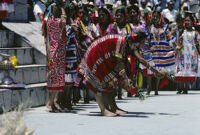 Flor de Pina, women dancers holding pineapples, 1982