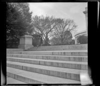 Women stand near a soldier guarding the Tomb of the Unknown Soldier, Arlington, 1947