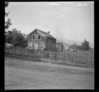 Abandoned house standing on the edge of town, Yreka, 1898