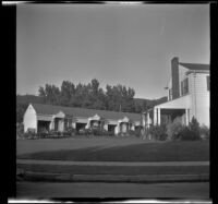 Auto court, viewed from the street, Ashland, 1942
