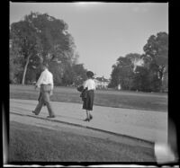 Mertie West entering Mount Vernon, 1947