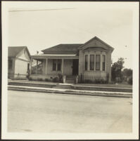 First George M. West family residence in Los Angeles, viewed from the front [recto], Los Angeles, 1941