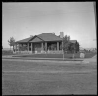 Log cabin residence of Edwin H. Lamme on West Adams, Los Angeles, about 1900