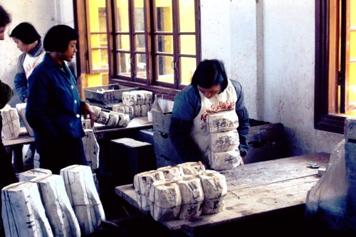 Ceramics factory artisans, Shiwan (2 of 4)