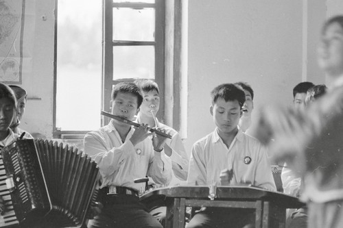 Guangzhou No. 61 Middle school, music class (2 of 2)