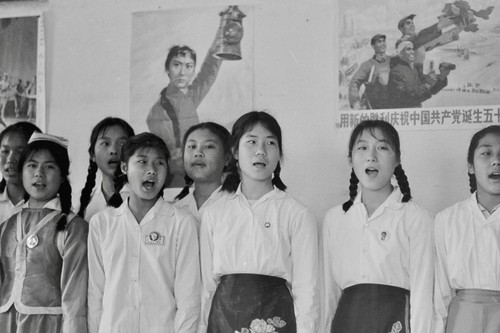 Guangzhou No. 61 Middle school, girls singing