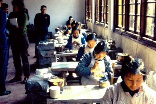 Ceramics factory artisans, Shiwan (3 of 4)